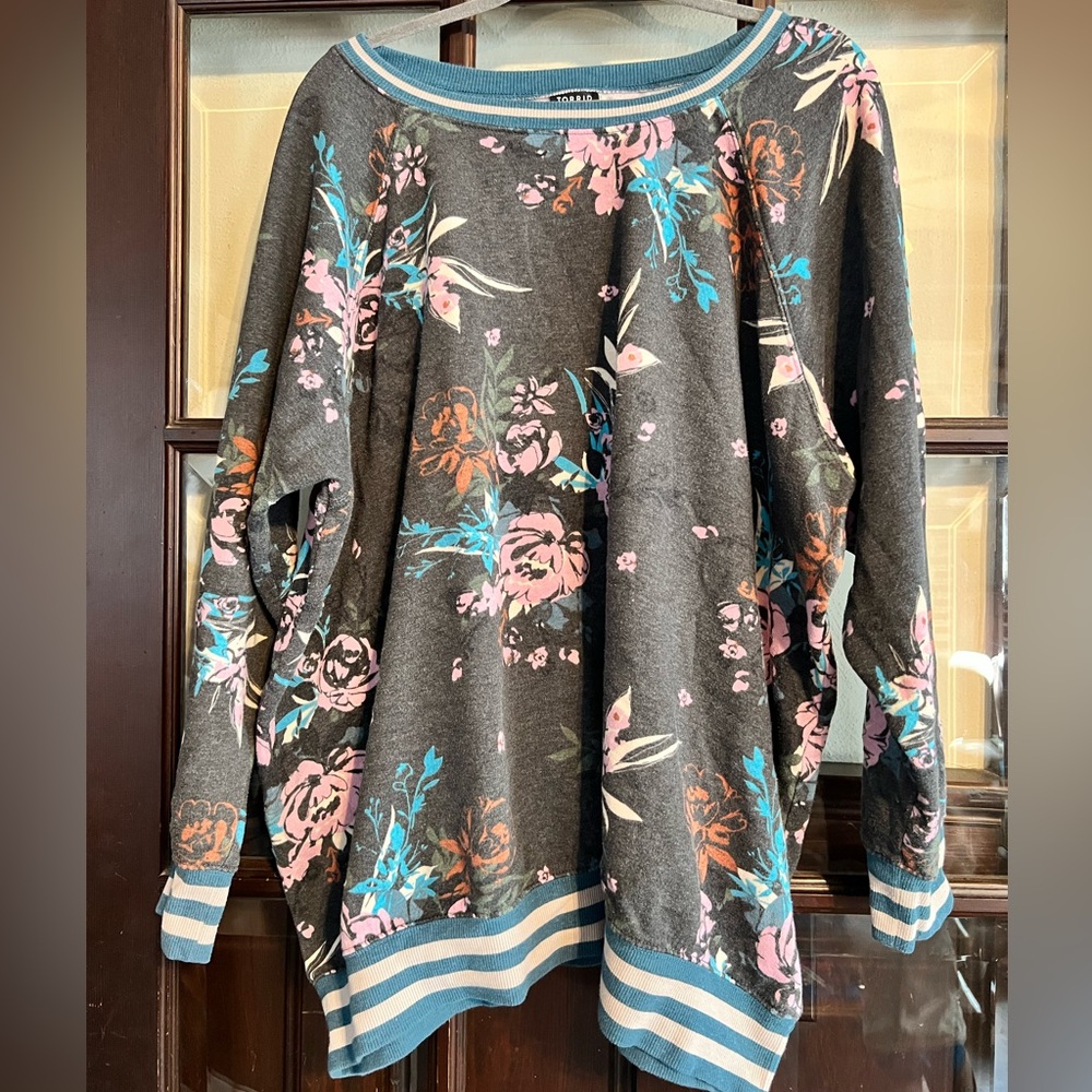 TORRID size 4 (26W) vintage style floral sweatshirt